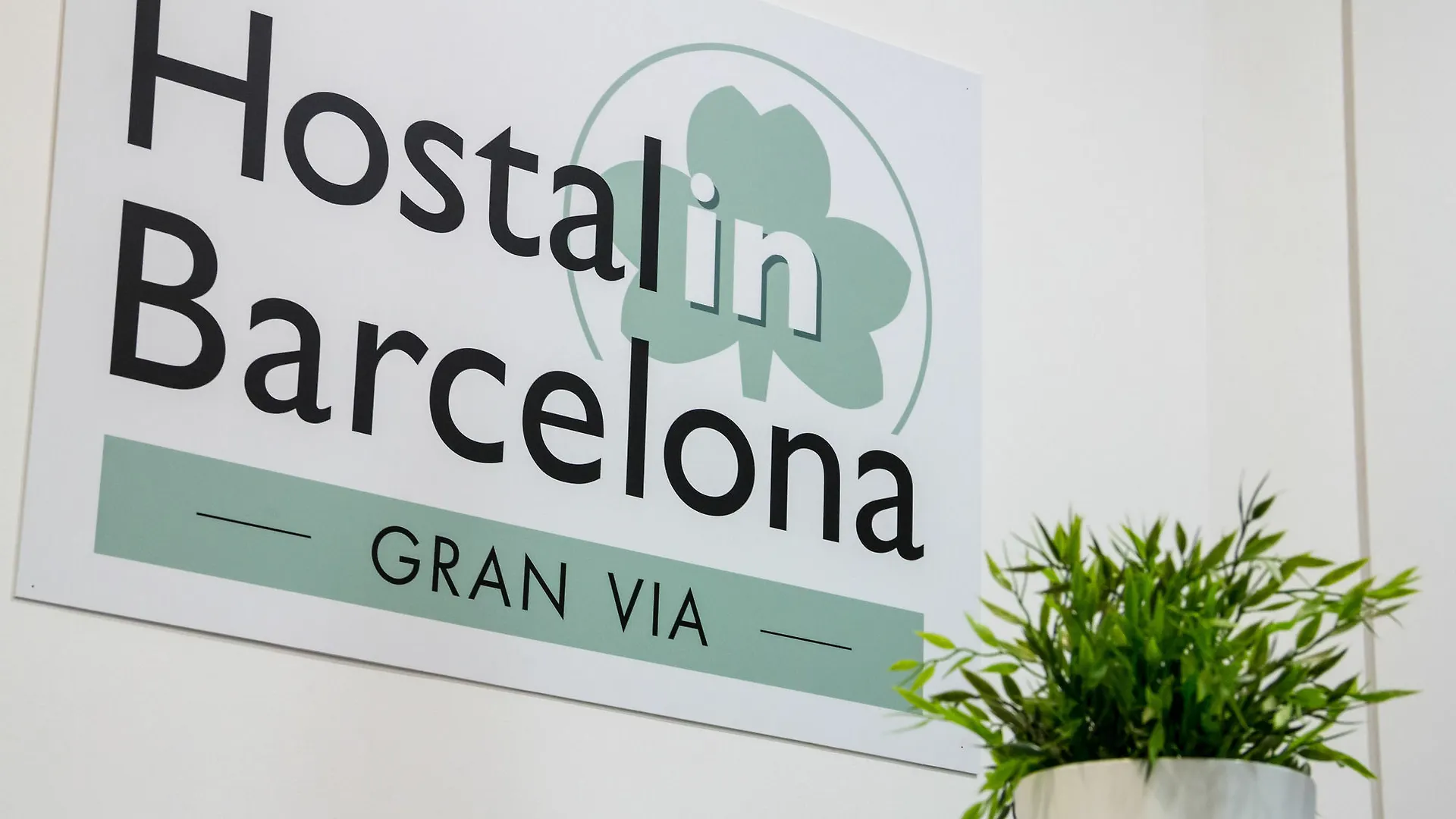 Hostalin Barcelona Gran Via 3*,